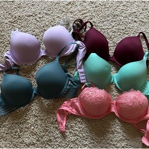 5 Victorias Secret bras. Purple and blue are lightly padded. Never worn.